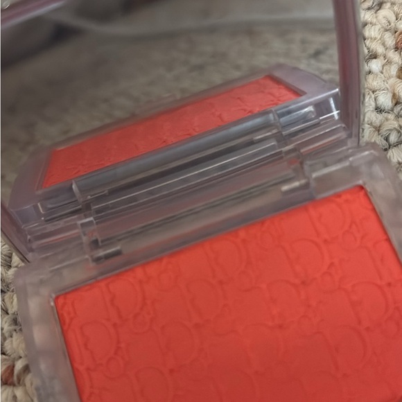 Dior Compact with Silver and Coral Design - Picture 4 of 4